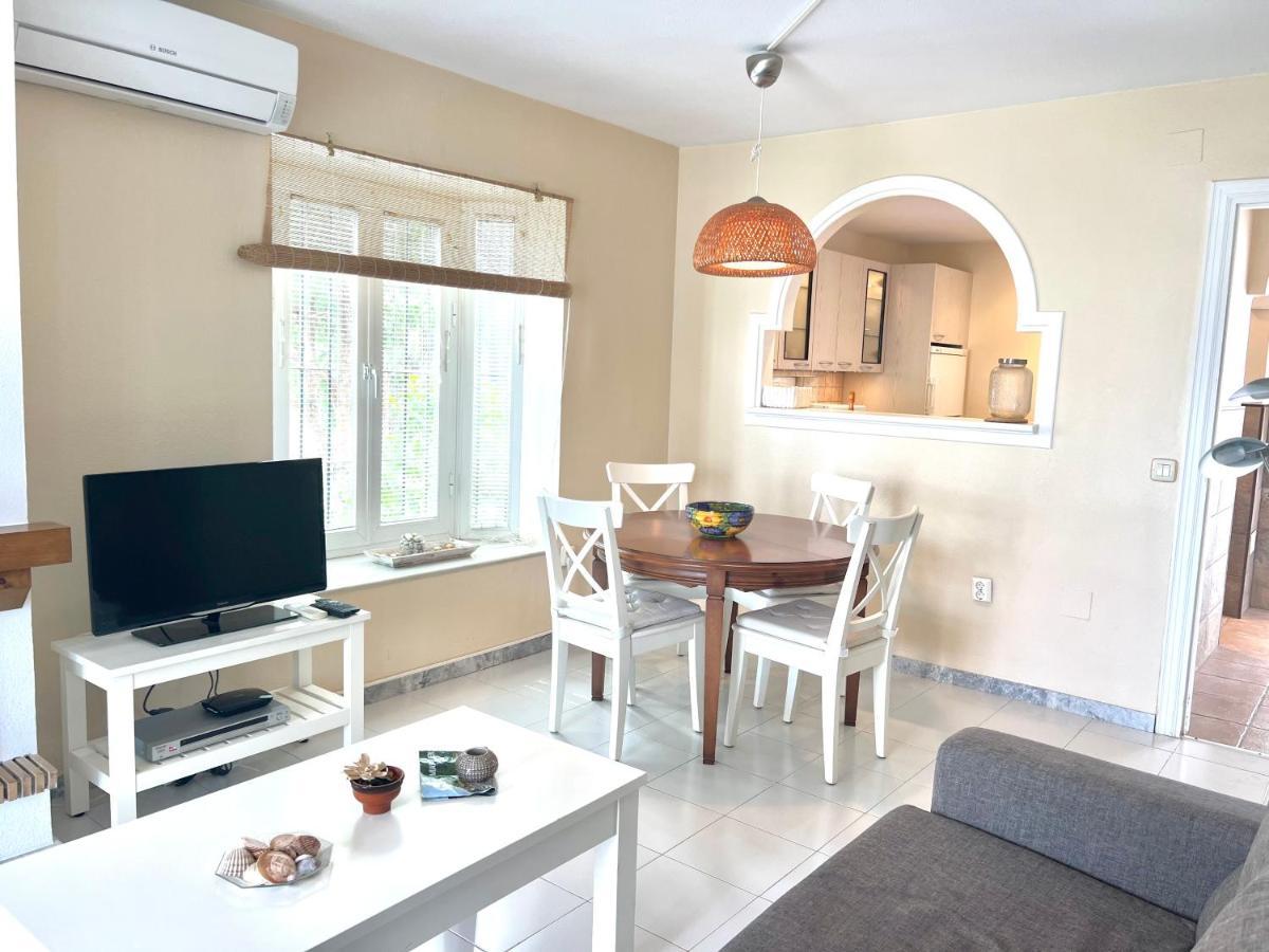 Fabulous Vacation In A 2 Bedroom Townhouse With 2 Terraces Overlooking The Sea, Suitable For 6 People 3 Swimming Pools Tennis And 200 Mts From The Sea El Faro Eksteriør bilde